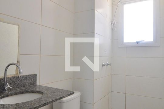 Banheiro de apartamento à venda com 2 quartos, 47m² em Estância Velha, Canoas