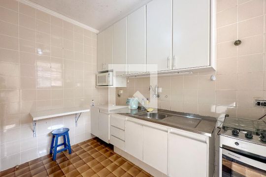Cozinha de apartamento para alugar com 3 quartos, 100m² em Barra Funda, Guarujá