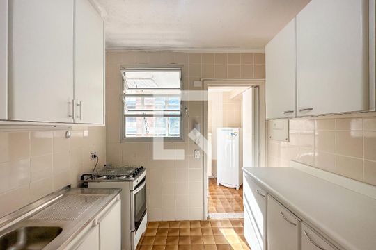 Cozinha de apartamento para alugar com 3 quartos, 100m² em Barra Funda, Guarujá
