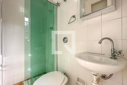 Área de Serviço - banheiro de apartamento para alugar com 3 quartos, 100m² em Barra Funda, Guarujá