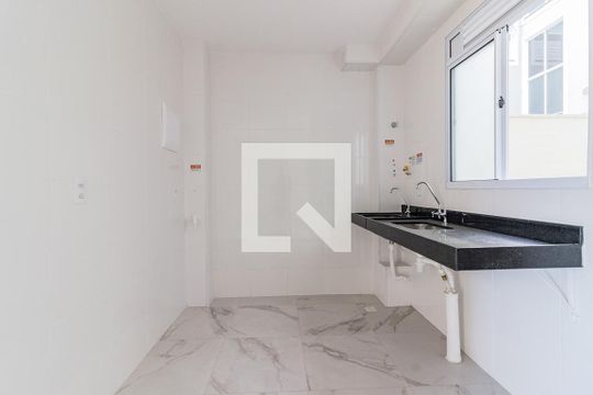Cozinha de apartamento à venda com 2 quartos, 52m² em Rubem Berta, Porto Alegre