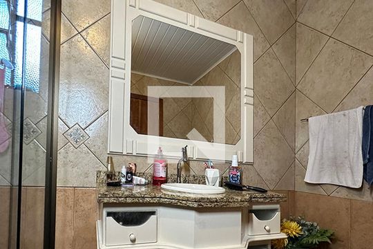 Banheiro  de casa à venda com 3 quartos, 120m² em São José, Canoas