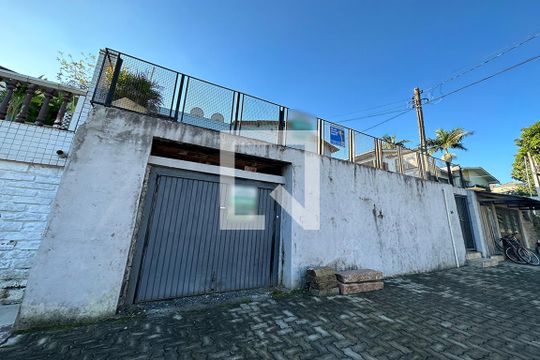 Fachada da casa de casa à venda com 3 quartos, 120m² em São José, Canoas