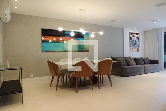 Sala de apartamento para alugar com 3 quartos, 117m² em Barra da Tijuca, Rio de Janeiro