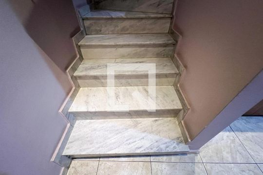 Escada de casa à venda com 3 quartos, 209m² em Lapa, São Paulo