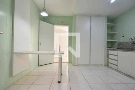 Cozinha  de casa à venda com 3 quartos, 142m² em Campo Belo, São Paulo
