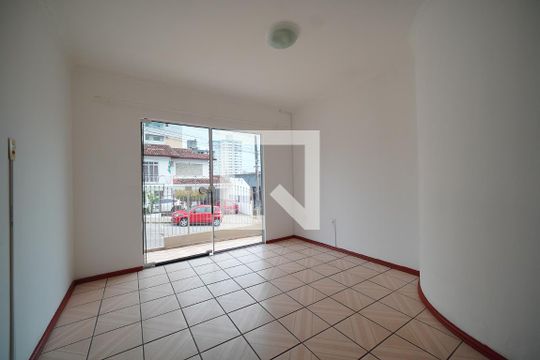 Casa para alugar com 2 quartos, 70m² em Barreiros, São José