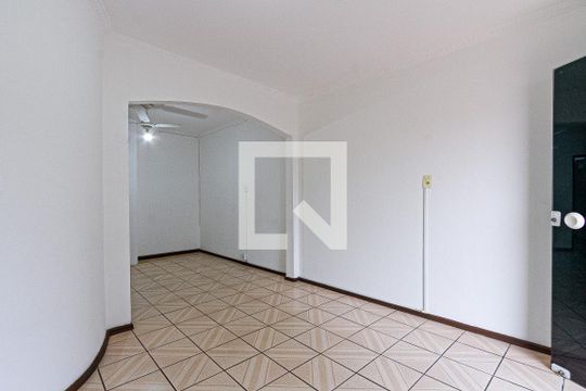 Sala de apartamento para alugar com 2 quartos, 70m² em Barreiros, São José
