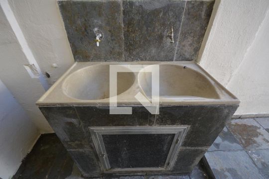 Área de serviço de casa para alugar com 2 quartos, 85m² em Oswaldo Cruz, Rio de Janeiro