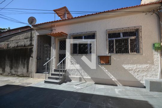 Fachada de casa para alugar com 2 quartos, 85m² em Oswaldo Cruz, Rio de Janeiro