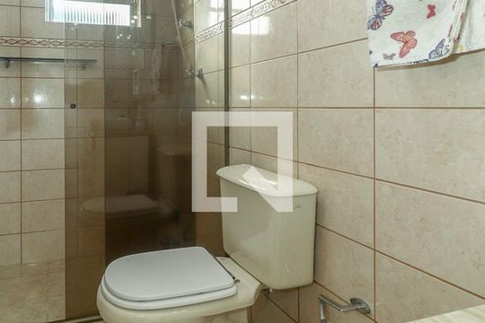 Banheiro da Suíte de apartamento para alugar com 1 quarto, 43m² em Vila Ipiranga, Porto Alegre