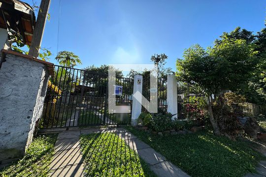 Área externa de casa à venda com 2 quartos, 110m² em Feitoria, São Leopoldo