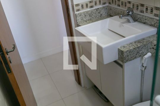 Banheiro de apartamento para alugar com 2 quartos, 80m² em Cidade Baixa, Porto Alegre