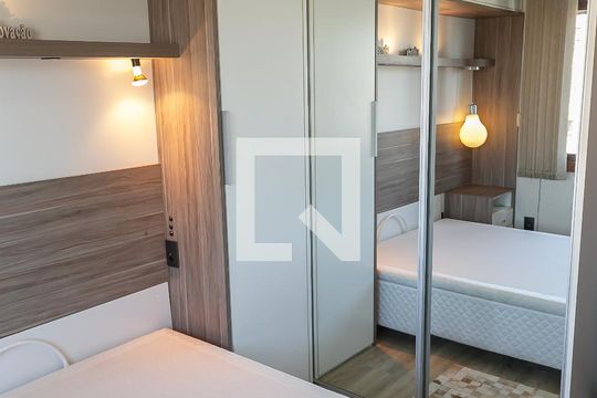 Quarto 1 de apartamento para alugar com 2 quartos, 80m² em Cidade Baixa, Porto Alegre