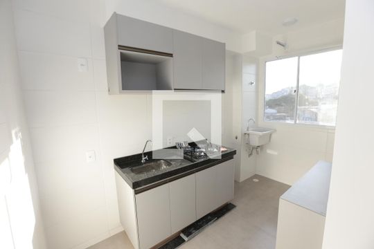 Cozinha de apartamento para alugar com 2 quartos, 52m² em Eldorado, Contagem
