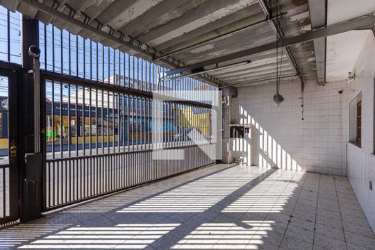 Garagem de casa à venda com 2 quartos, 160m² em Vila Apiai, Santo André