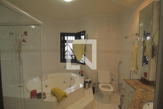 Banheiro da Suíte de casa à venda com 3 quartos, 344m² em Fátima, Canoas