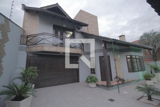 Fachada da casa de casa à venda com 3 quartos, 344m² em Fátima, Canoas