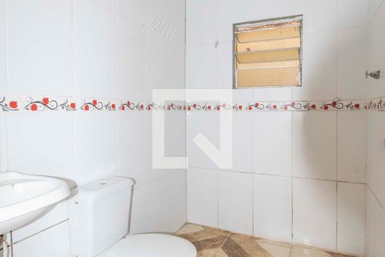 Banheiro de casa à venda com 3 quartos, 300m² em Mathias Velho, Canoas