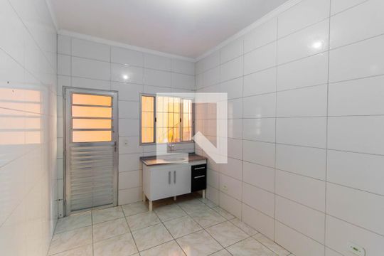 Cozinha de casa para alugar com 1 quarto, 32m² em Jardim Tietê, São Paulo