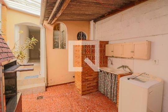 Lavanderia e Churrasqueira de casa à venda com 4 quartos, 111m² em Jaguaré, São Paulo