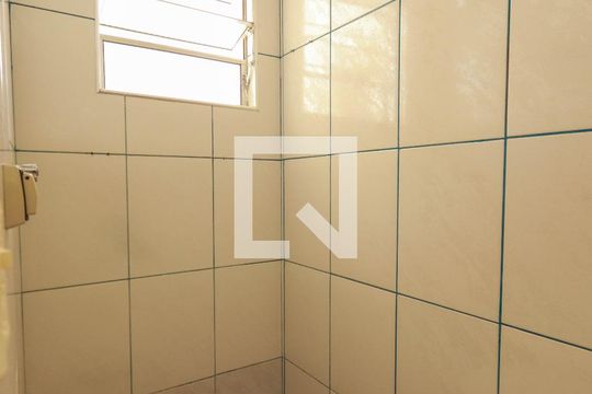 Banheiro de casa de condomínio para alugar com 1 quarto, 25m² em Parque Peruche, São Paulo
