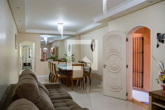 Sala de casa à venda com 3 quartos, 300m² em Santa Maria, Santo André