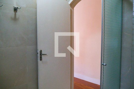 Banheiro da Suíte 2 de casa à venda com 3 quartos, 300m² em Santa Maria, Santo André