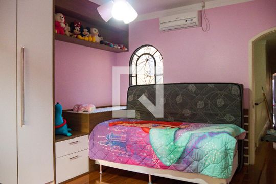 Suíte 1 de casa à venda com 3 quartos, 300m² em Santa Maria, Santo André