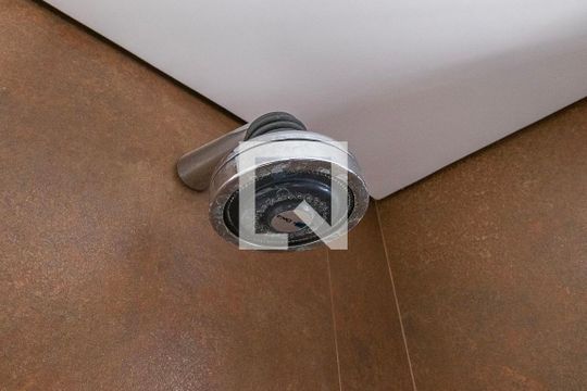 Banheiro de kitnet/studio para alugar com 1 quarto, 27m² em Jardim Paulista, São Paulo