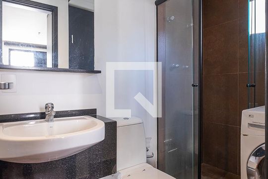 Banheiro de kitnet/studio para alugar com 1 quarto, 27m² em Jardim Paulista, São Paulo
