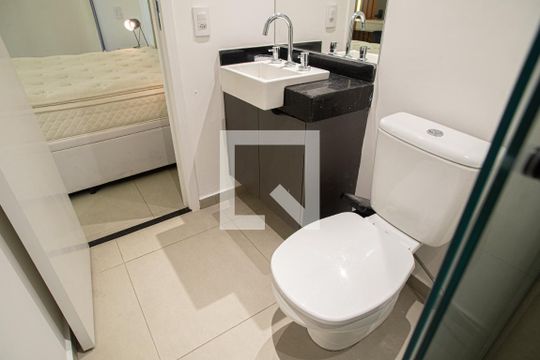 Banheiro de kitnet/studio para alugar com 1 quarto, 27m² em Consolação, São Paulo
