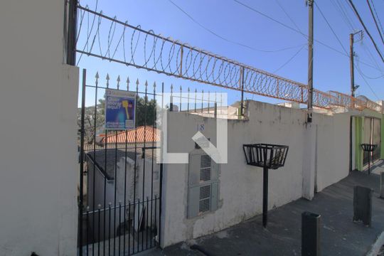 Fachada de casa para alugar com 1 quarto, 37m² em Vila Marari, São Paulo