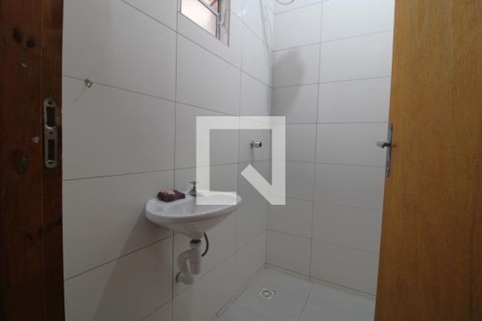 Banheiro de casa para alugar com 1 quarto, 37m² em Vila Marari, São Paulo