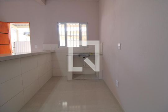 Cozinha de casa para alugar com 1 quarto, 37m² em Vila Marari, São Paulo