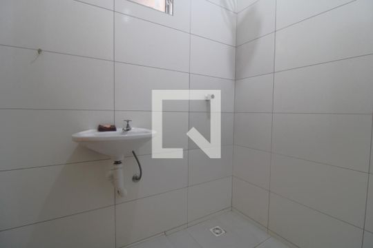 Pia do banheiro de casa para alugar com 1 quarto, 37m² em Vila Marari, São Paulo