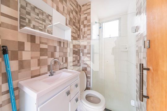 Banheiro de apartamento à venda com 2 quartos, 45m² em Vila Tibiriçá, Santo André