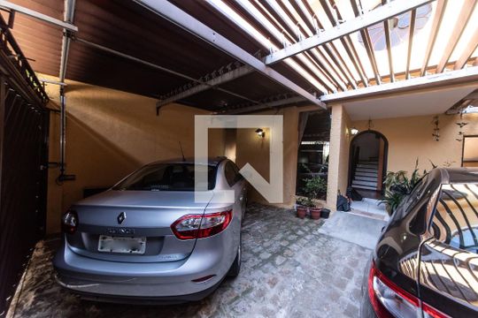 Garagem de casa à venda com 3 quartos, 140m² em Cursino, São Paulo