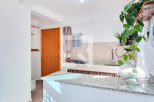 Sala / Suíte de kitnet/studio para alugar com 1 quarto, 24m² em Jardim Ismenia, São José dos Campos