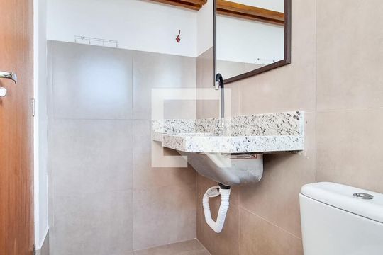 Banheiro de kitnet/studio para alugar com 1 quarto, 24m² em Jardim Ismenia, São José dos Campos