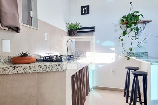 Cozinha de kitnet/studio para alugar com 1 quarto, 24m² em Jardim Ismenia, São José dos Campos