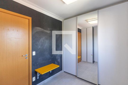 Quarto  de apartamento à venda com 2 quartos, 55m² em Quitaúna, Osasco