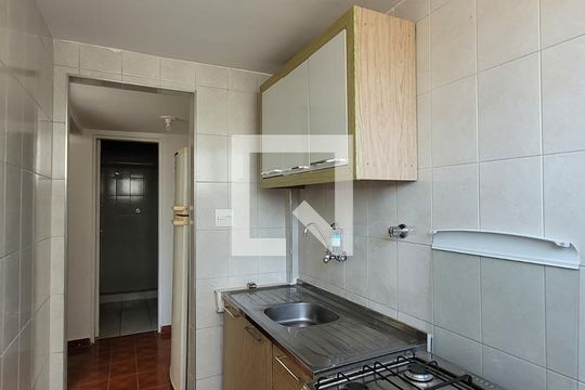 Cozinha de kitnet/studio para alugar com 1 quarto, 45m² em Liberdade, São Paulo
