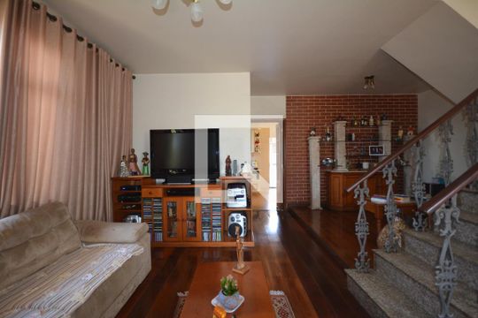 Sala de casa à venda com 4 quartos, 536m² em Vila da Penha, Rio de Janeiro