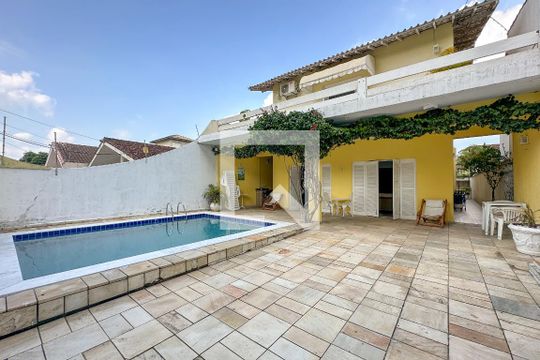 Fachada interna de casa para alugar com 7 quartos, 300m² em Balneário Cidade Atlântica, Guarujá