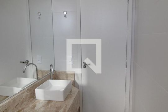Banheiro de apartamento para alugar com 3 quartos, 70m² em Jardim Karolyne, Sorocaba