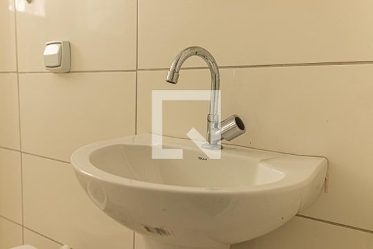 Detalhe do banheiro de apartamento para alugar com 1 quarto, 42m² em Bela Vista, São Paulo