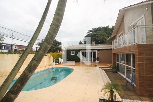 Piscina de casa à venda com 3 quartos, 280m² em Guarujá, Porto Alegre