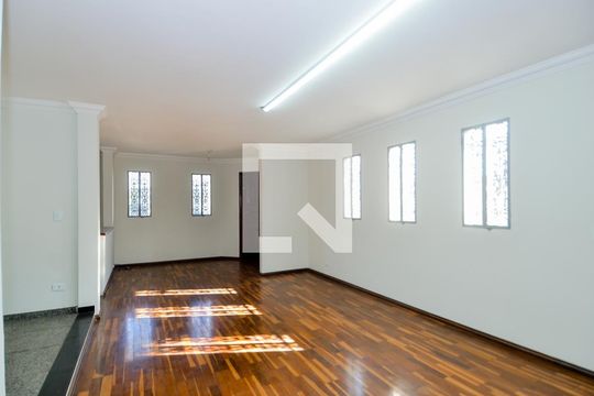 Casa à venda com 4 quartos, 300m² em Vila Rosália, Guarulhos