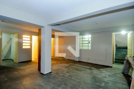 Garagem de casa à venda com 4 quartos, 300m² em Vila Rosália, Guarulhos